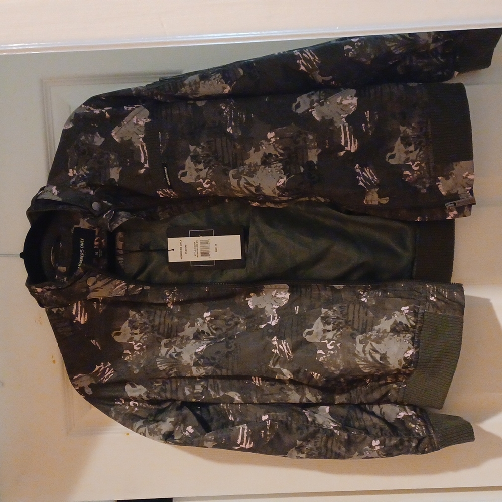 Authentic Members Only camo green n light pink satin feel...youth size 16